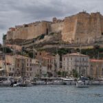 Citadelle et vieille ville sur le littoral corse – avocat en urbanisme et environnement en Corse